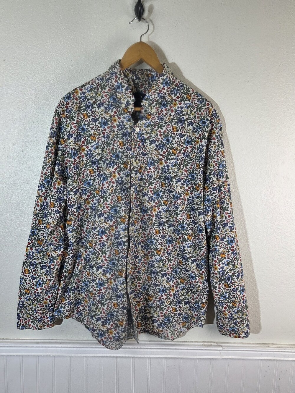 American Eagle Outfitters Mens Large Floral Button Up Shirt Long Sleeve Cotton